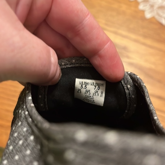 Polka dot Vans tennis shoes - Picture 3 of 3